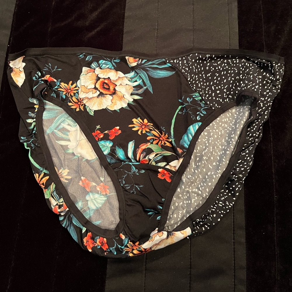 Cacique underwear size 14/16.